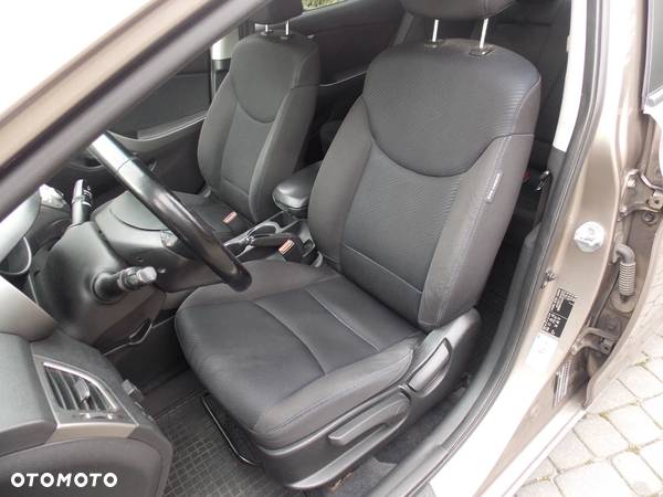 Hyundai Elantra 1.6 Comfort - 20