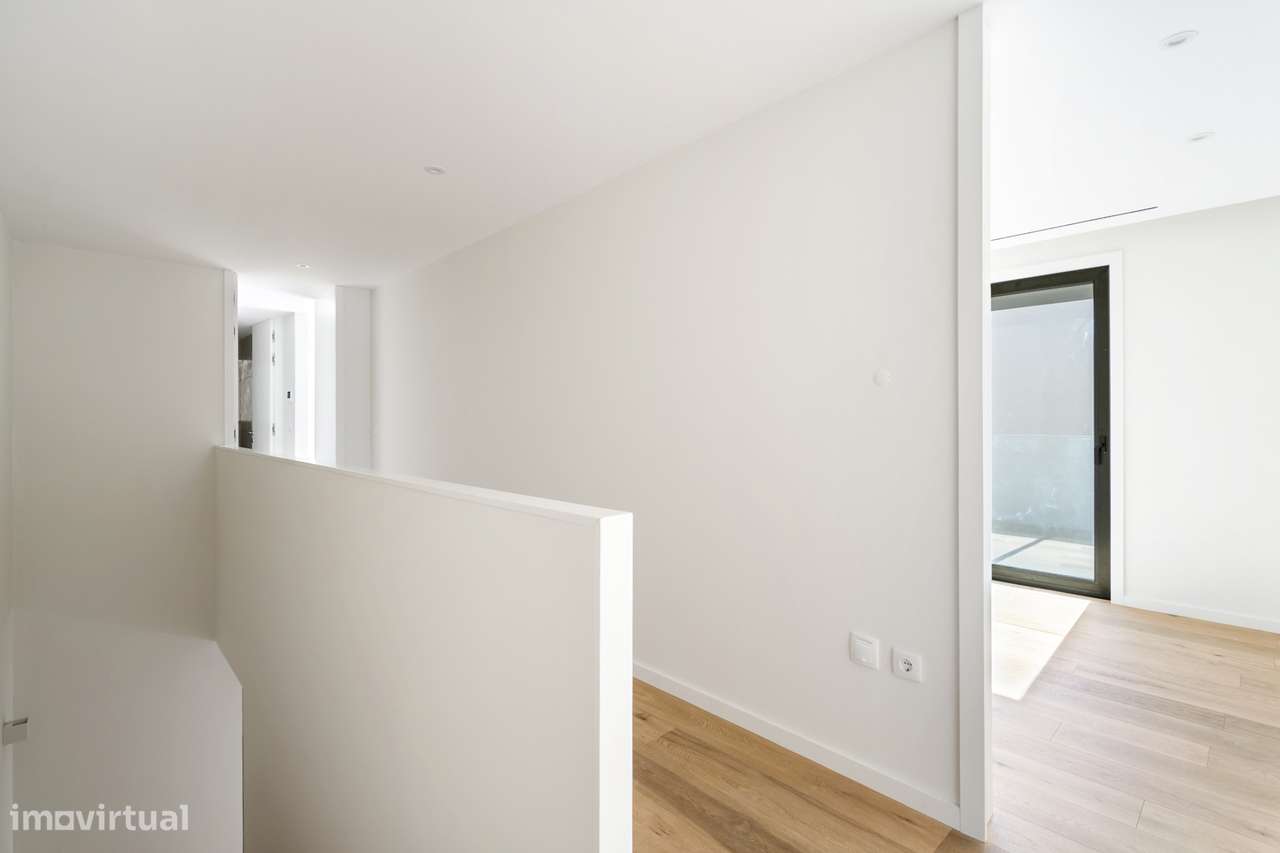 Moradia T3 de Luxo com 3 Suítes, Escritório e Piscina-18