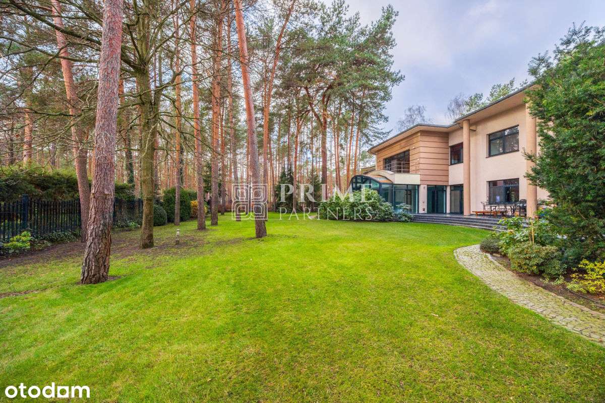 Reprezentacyjna rezydencja z basenem-18