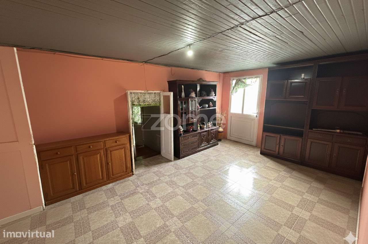 Moradia T2+1 com Quintal, Anexo e Acesso por Duas Ruas – Ponta Garç...-7