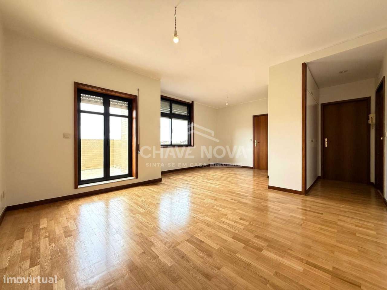 T2 Recuado com 2 Terraços, Garagem e Arrumos – Rua da Constituição - Grande imagem: 5/24