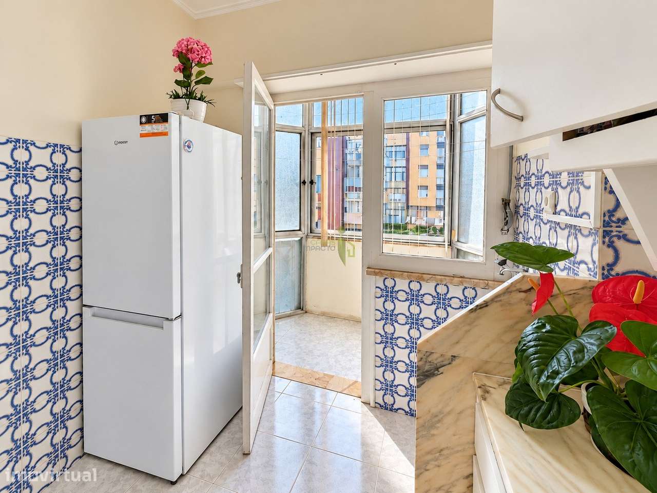 Apartamento T2 com Varanda, Elevador  | Junto a Comércio, Escolas e Tr-16