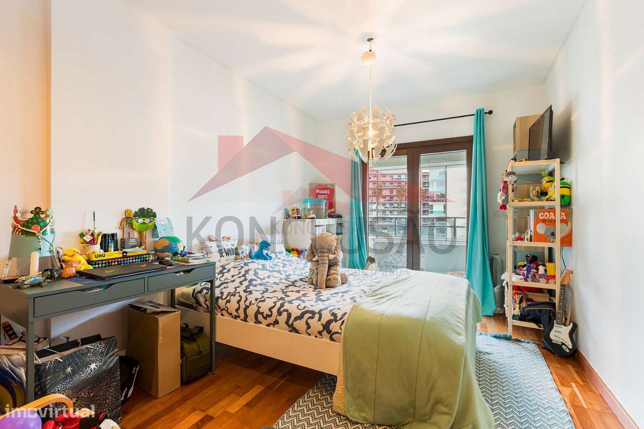 ** Excelente T3 Remodelado na Malvarosa com Garagem para 3 Viaturas...-11