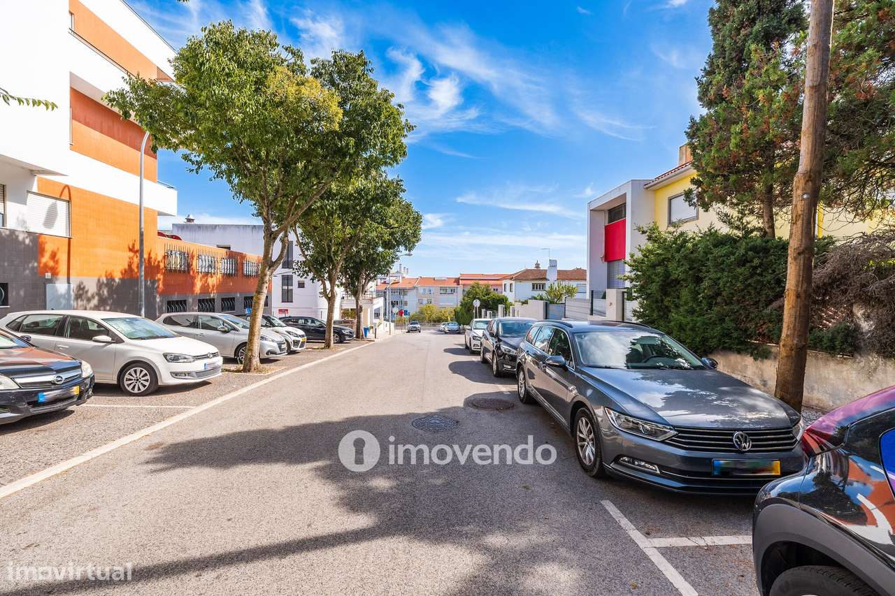 Apartamento T2 com garagem em condomínio com jardim, Paço de Arcos-38