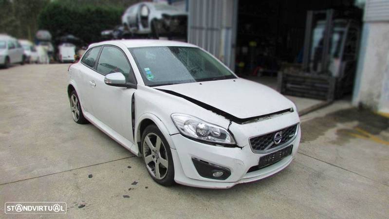 Volvo C30 1.6 D2 (115cv) de 2011 - Peças Usadas (7266) - 1