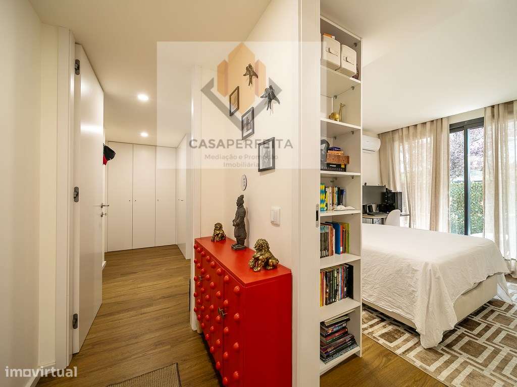 Fabuloso T2 Como Novo com Terraço e Lugar de Garagem - Candal-15