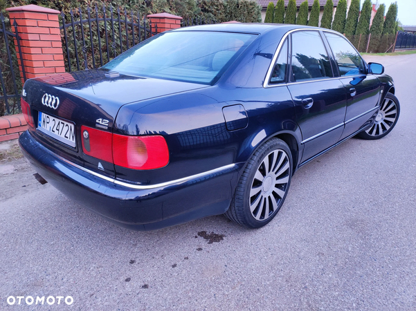 Audi A8 4.2 Quattro - 5