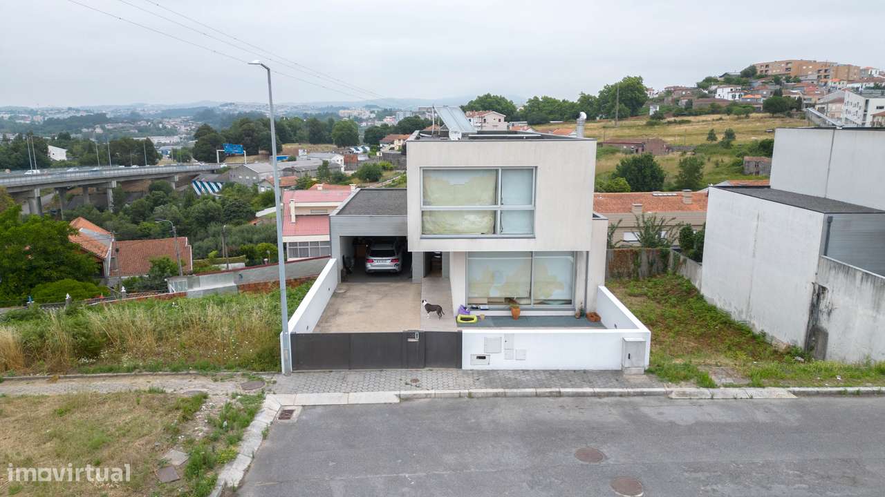 Moradia Geminada V4 c/ Piscina e Vistas Rio Douro em Oliveira do Douro-31