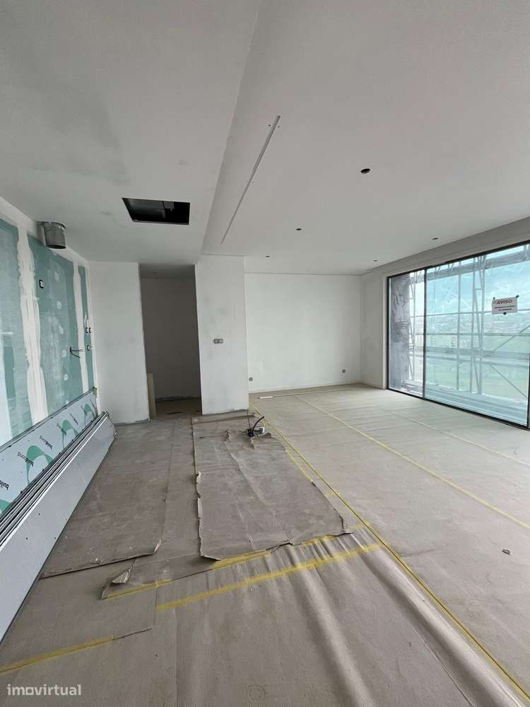 T2 Novo Com Garagem Varanda E Ar Condicionado