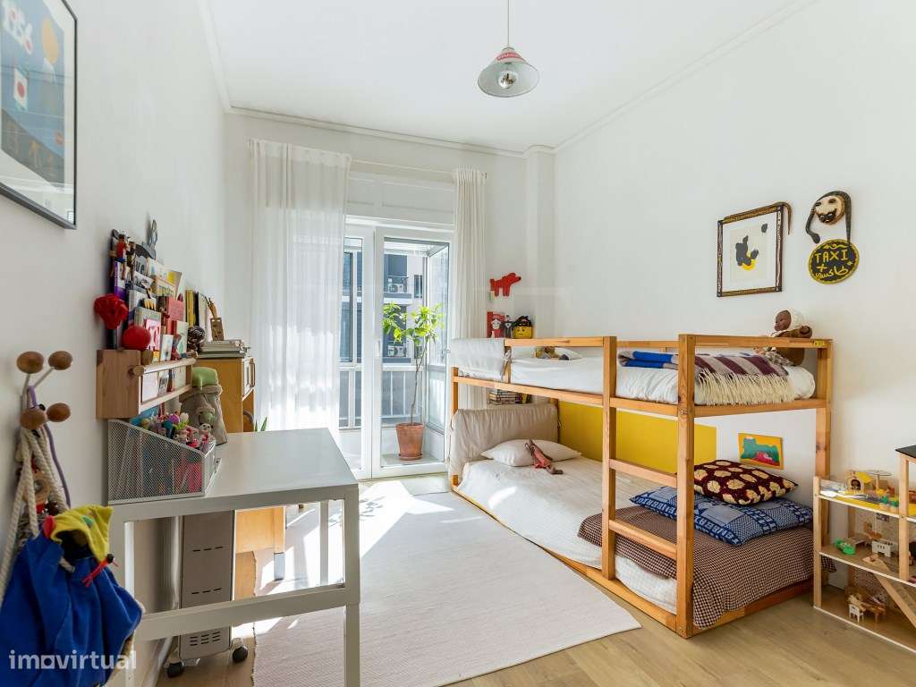 Apartamento T3 em Paço da Rainha / Campo Mártires da Pátria-14