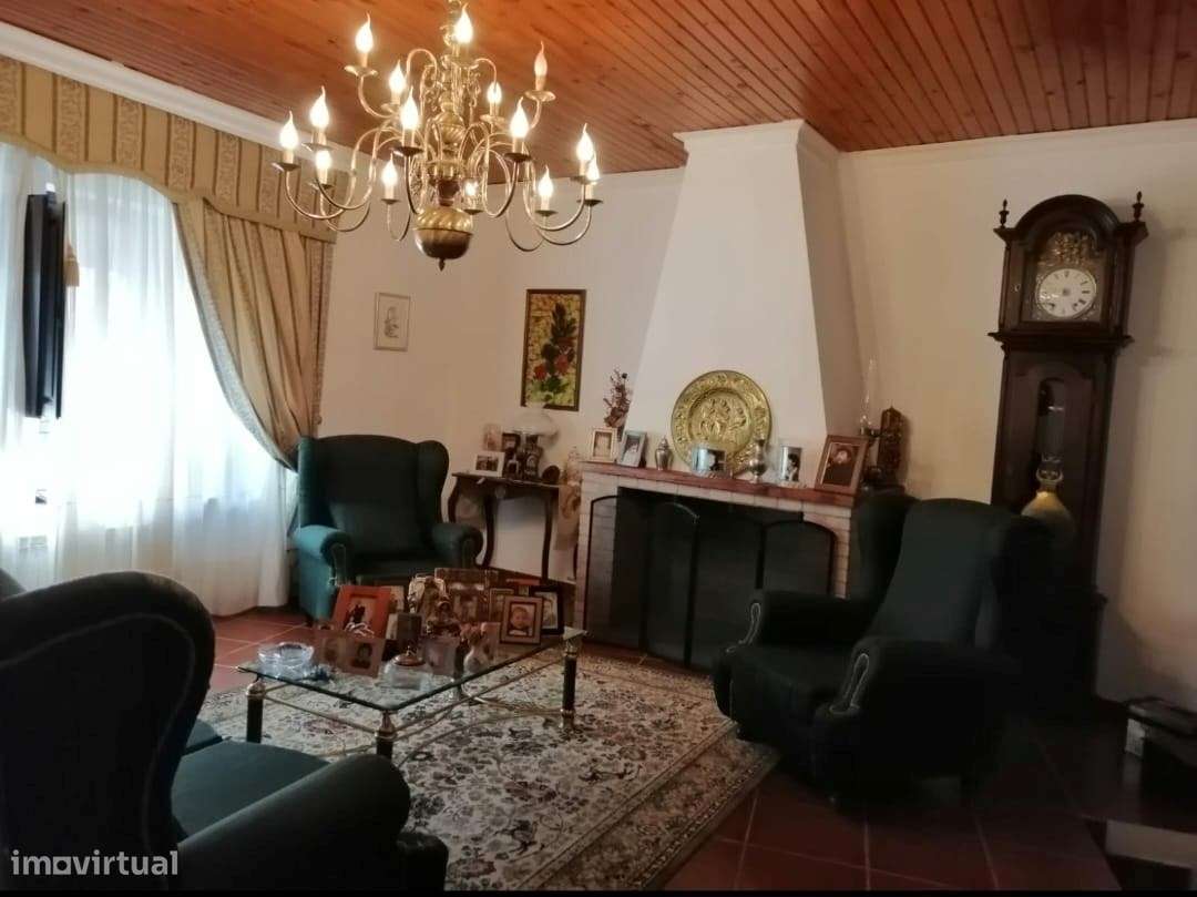 Moradia de Grande Dimensão com Potencial Habitacional, Turístico e de-4