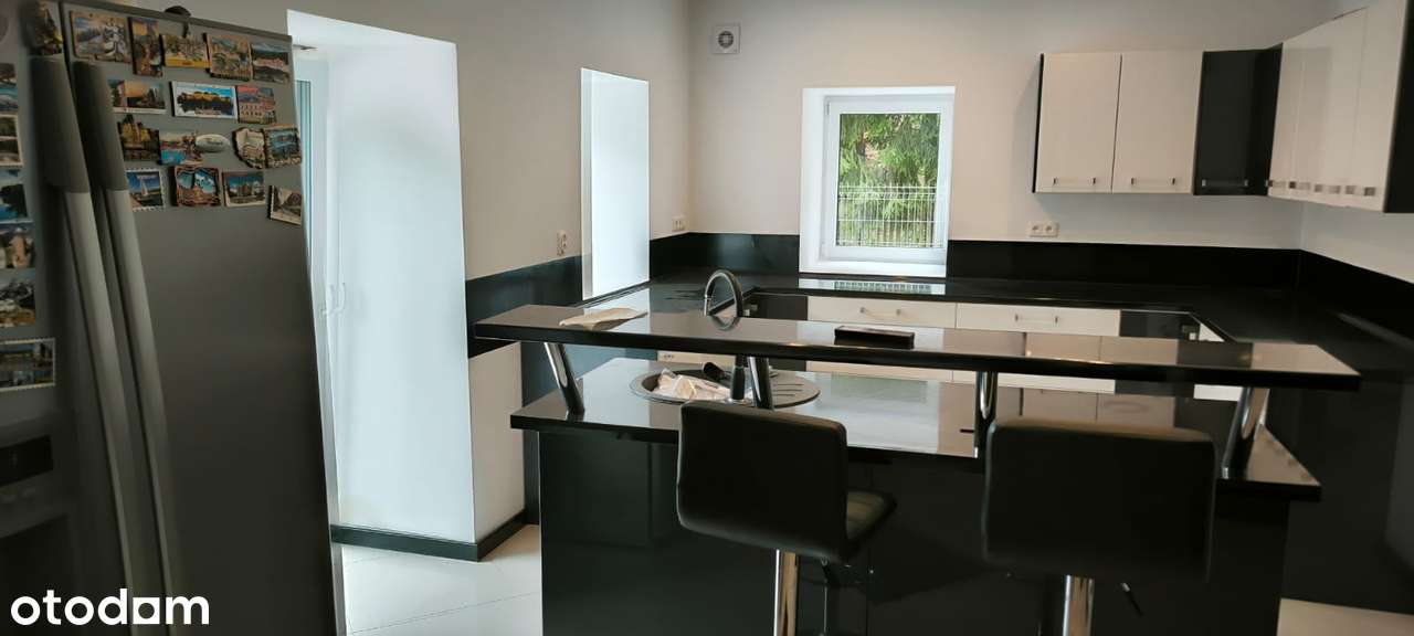 Dom jednorodzinny z basenem i sauną-15