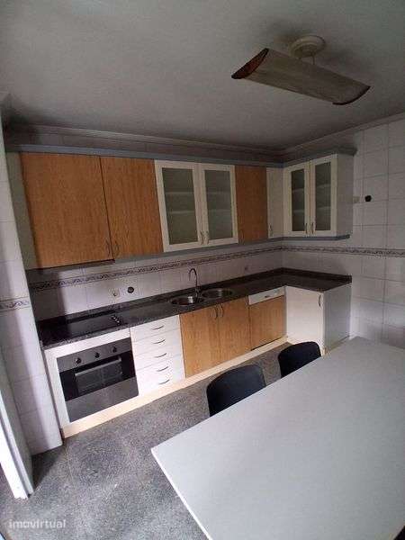 Arrenda-se T2  com suite - Grande imagem: 5/9