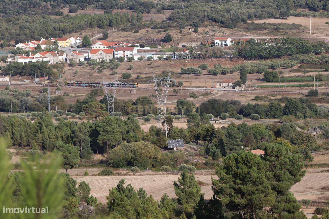 Quinta em Celorico da Beira com 5,9 ha com vista para Celorico Gare e - Grande imagem: 5/16
