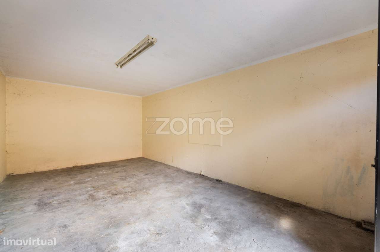 Moradia T7 com logradouro para recuperar em Dume - Braga - Grande imagem: 4/21