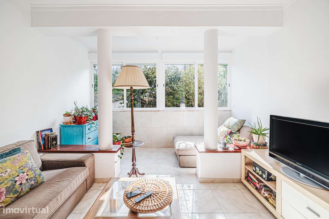 Apartamento T2 localizado nas Mercês-3