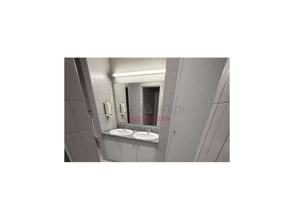 Ampla Loja com cave - Vila Nova de Poiares-17