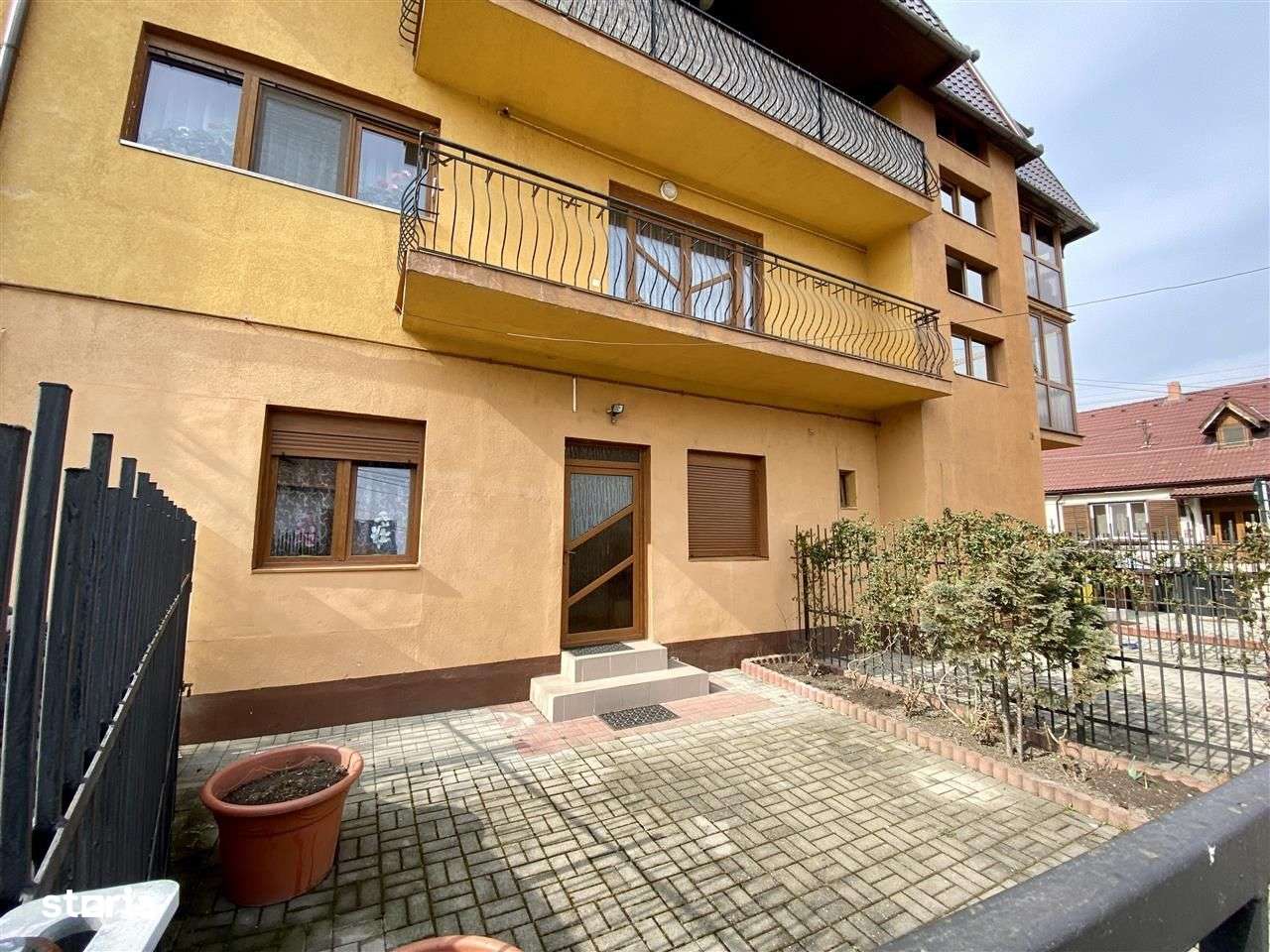 Ap 5 camere, in vila, curte proprie - zona Calea Dumbravi - Imagine principală: 2/12