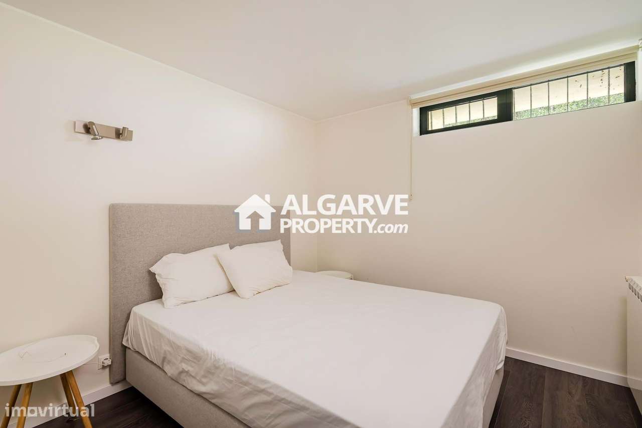 Moradia moderna V6 em condomínio com piscina. Perto de Vilamoura e pra-22