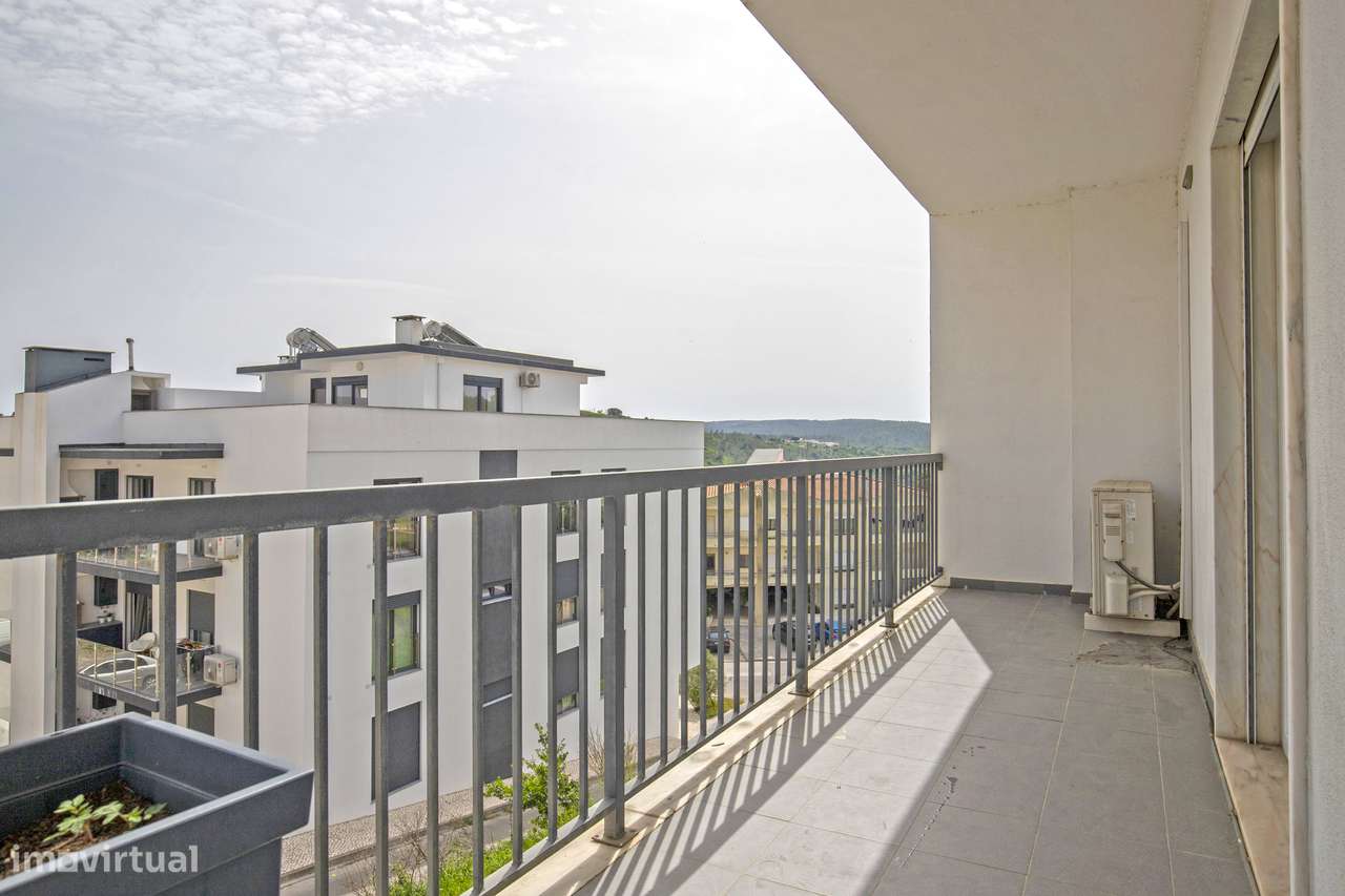 Apartamento T3 varanda estacionamento Corredoura Sesimbra-24