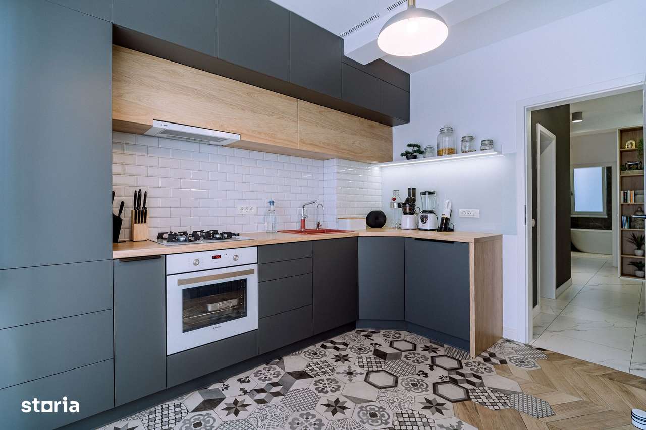 Penthouse 4 camere, ultracentral, Oradea. 800 000 E + TVA. Comision 0-1