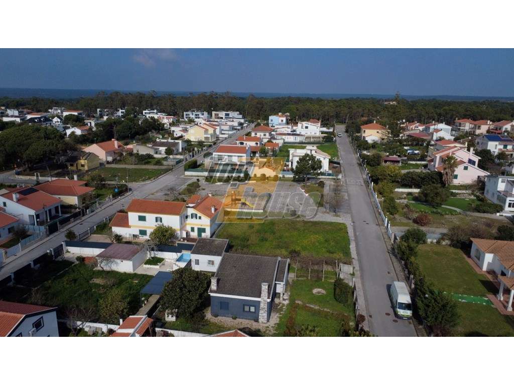 Terreno urbano perto do mar e lago em Sesimbra-3
