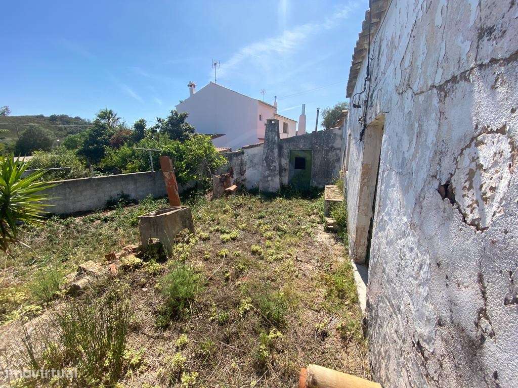 Moradia em ruína com bonita vista de campo, Salir, Algarve - Grande imagem: 4/23