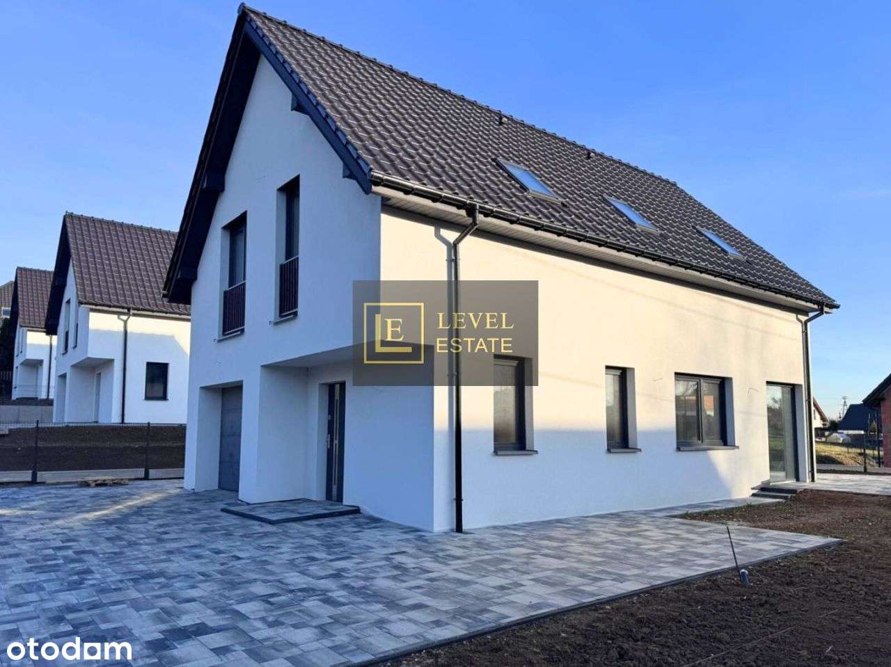 Wolnostjący, duży dom rodzinny. Spokojna okolica.-0