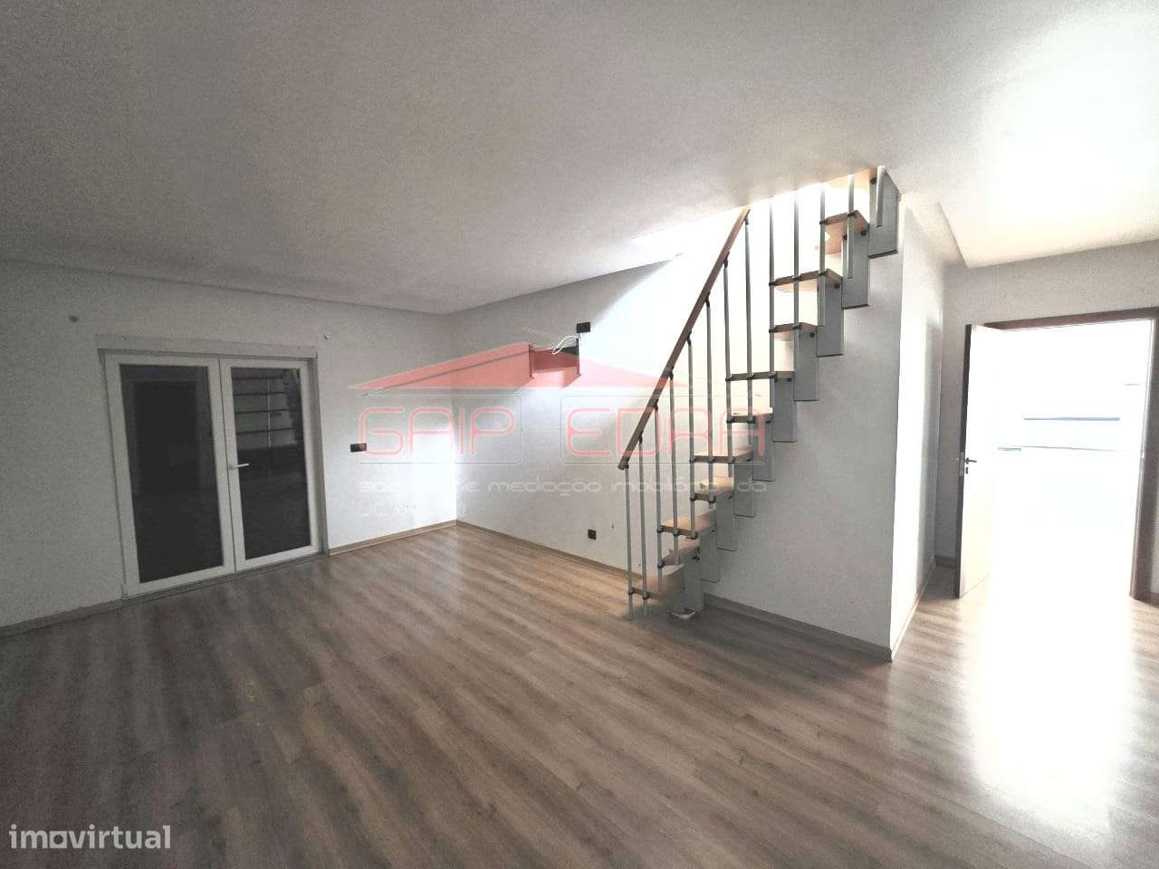 Moradia de excelentes áreas em Atouguia da Baleia Peniche-14