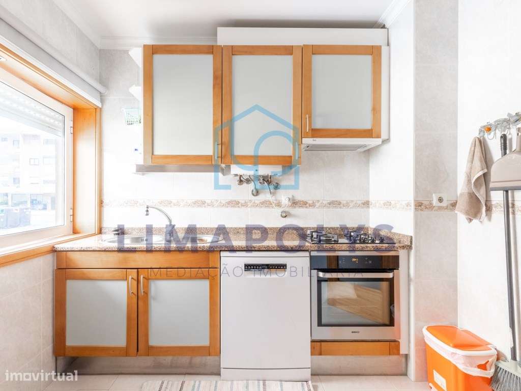 Apartamento T1 com lugar de garagem e arrecadação-7