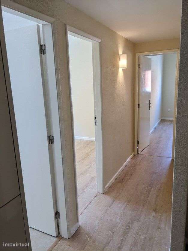 Apartamento para arrendar em rua Óscar da Silva - Grande imagem: 3/9