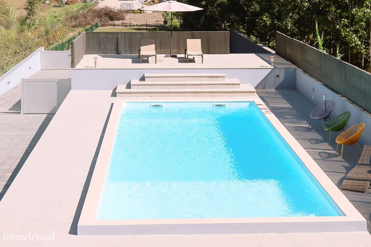 Moradia T4 com Piscina e Terreno em Oiã-18