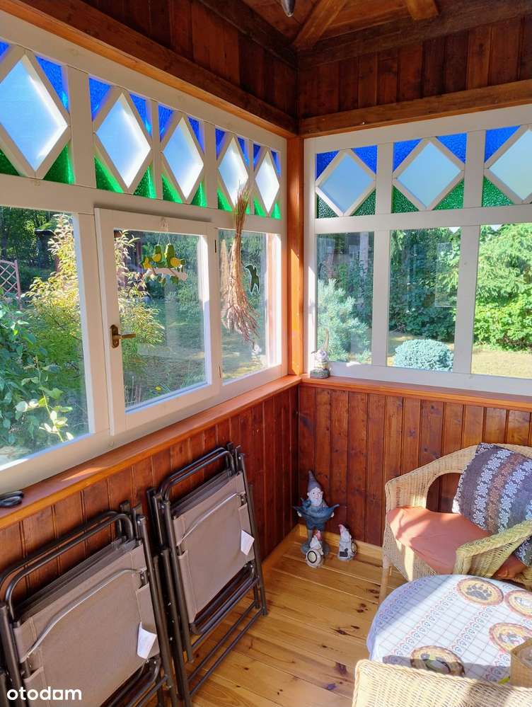 Piękny dom w otoczeniu zieleni na dużej działce.-12