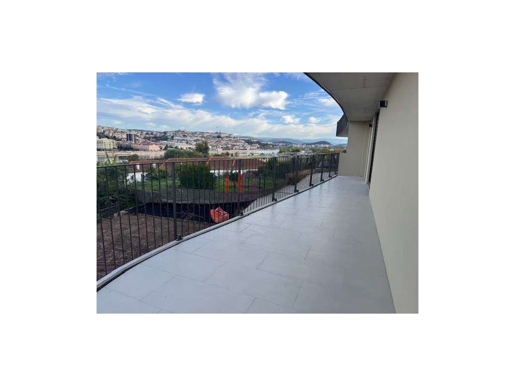 Coimbra arrenda-se T2 com aparcamento privativo e varanda com vista... - Grande imagem: 4/36