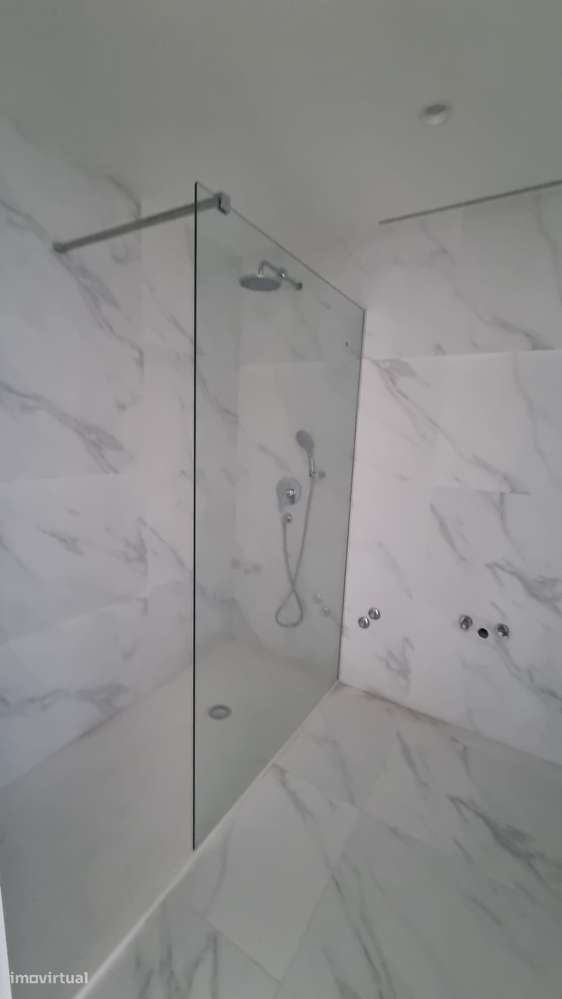 T2 novo com garagem, varanda e ar condicionado-5