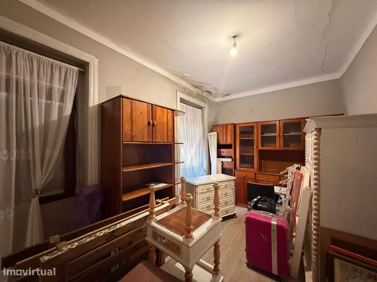 ANDAR MORADIA T2 COM CHARME PARA RENOVAR !-12