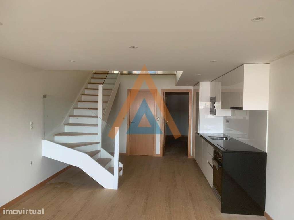 T2+1 Duplex - São João da Madeira - Grande imagem: 4/17