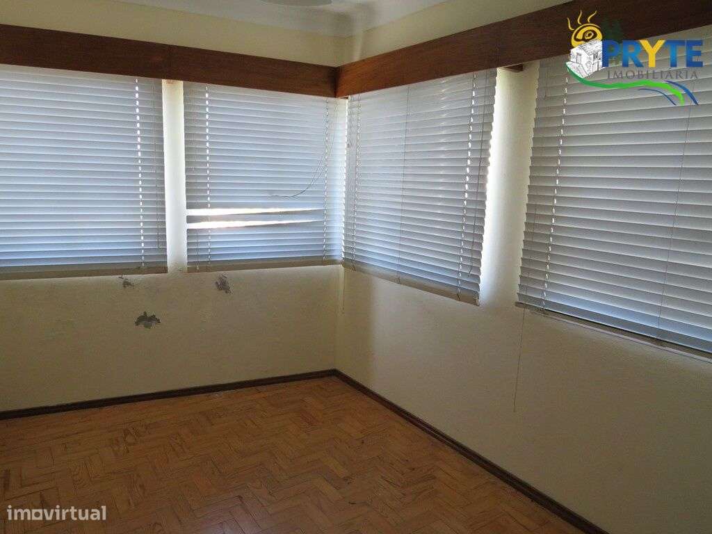 Moradia de tipologia T4 situada em Figueiró dos Vinhos-25