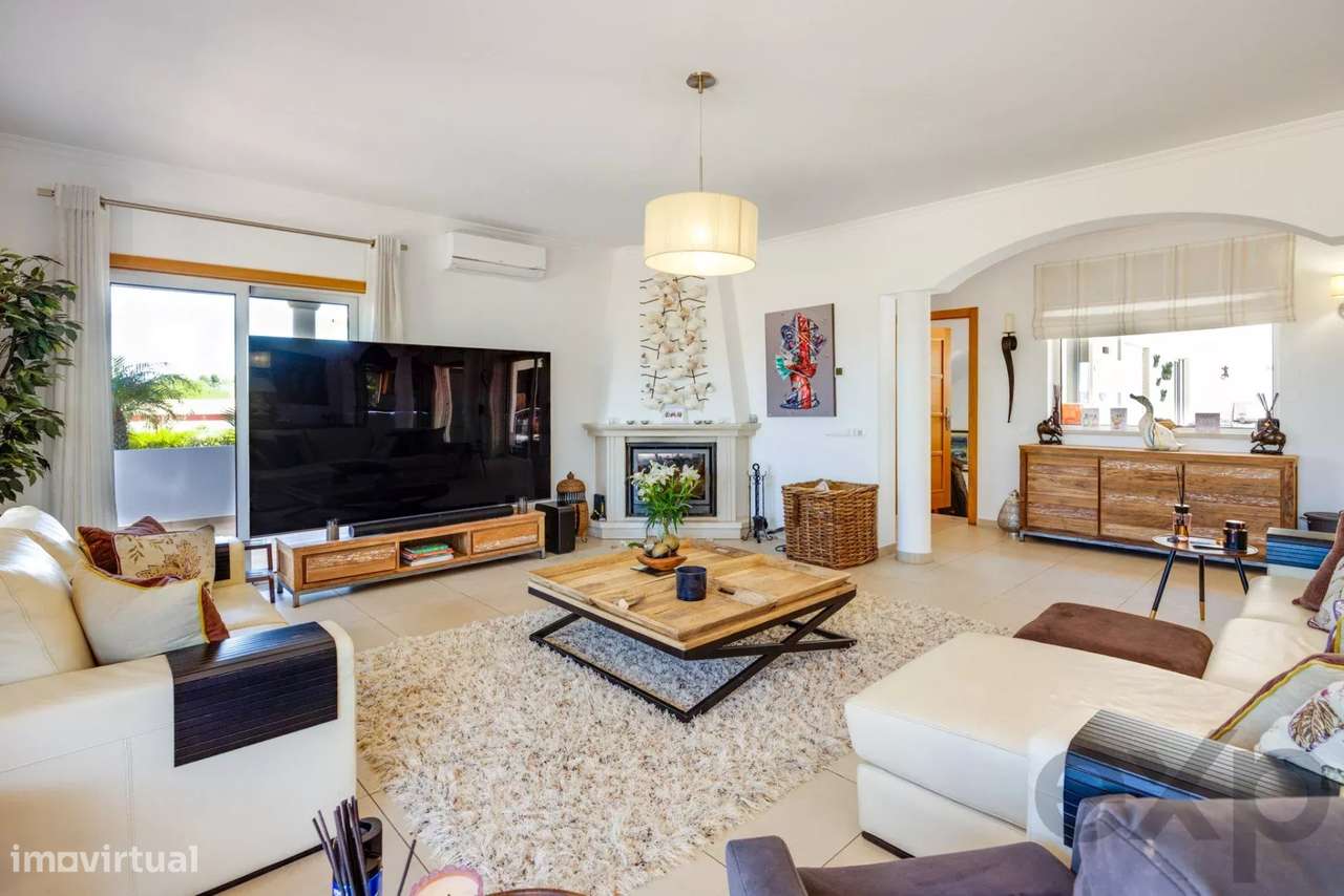 Moradia Familiar T3+1 com Piscina, Entre Lagos e Praia da Luz-2