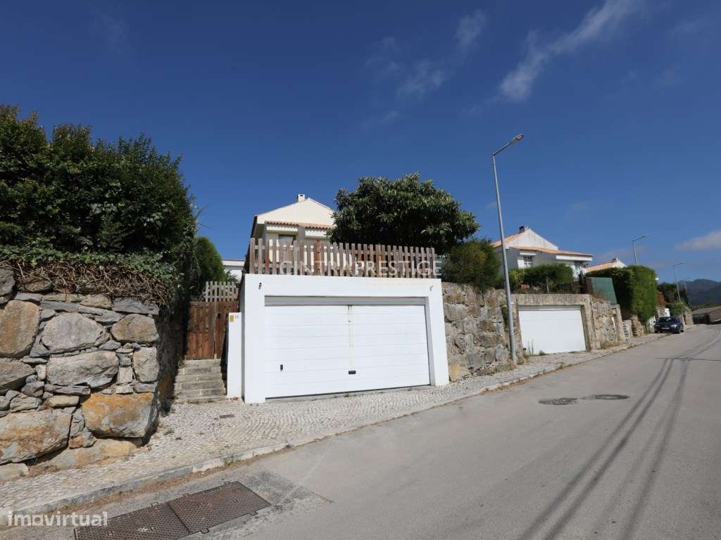 Moradia T3 com Jardim e Garagem na Quinta Verde - Nafarros, Sintra.-1