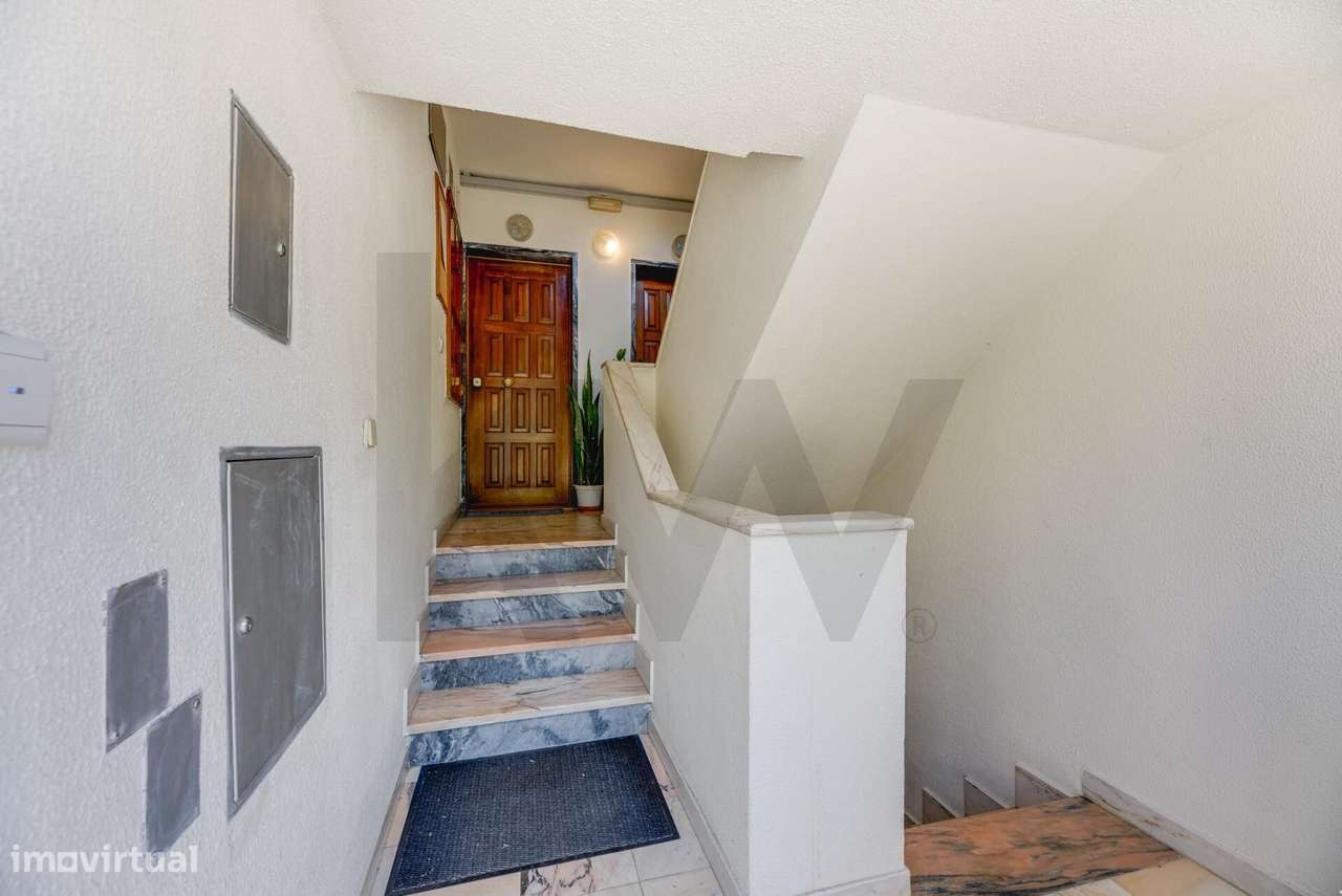 T2 com Excelente Exposição Solar em Porto Salvo - Grande imagem: 5/26