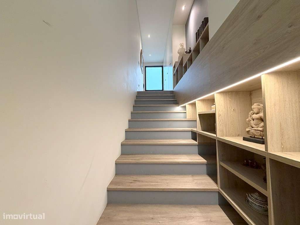 Moradia T4+1 moderna à venda em Picheleiros, Azeitão-21