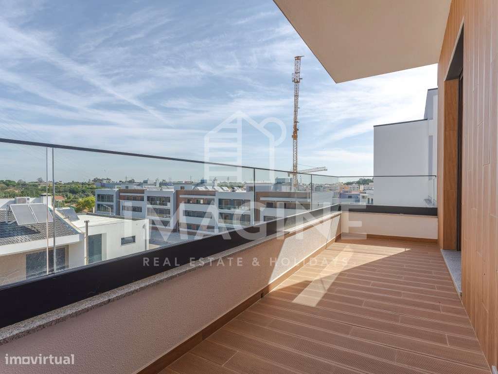 Apartamento T2 com Varanda Aterraçada na Quinta da Amizade-32