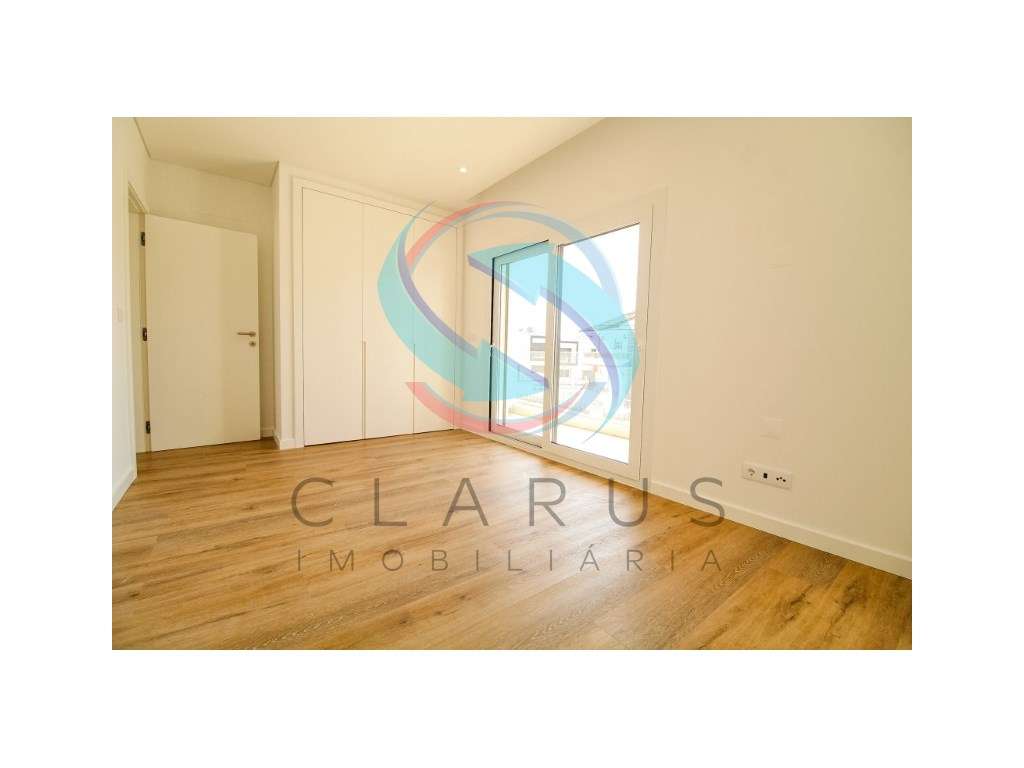 Moradia geminada em Vale de Milhaços-31