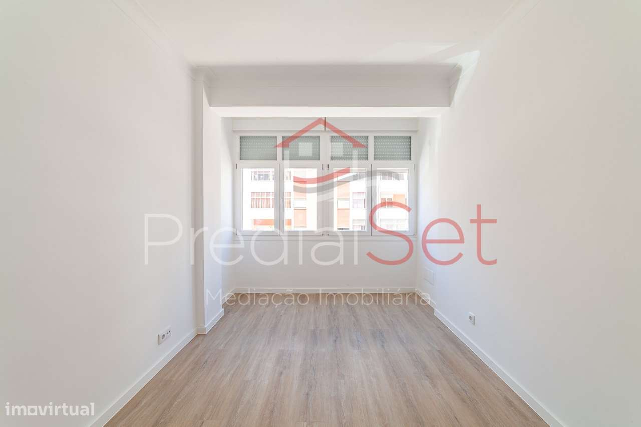 Apartamento T2 totalmente Remodelado - Praça do Brasil-Setúbal - Grande imagem: 3/36