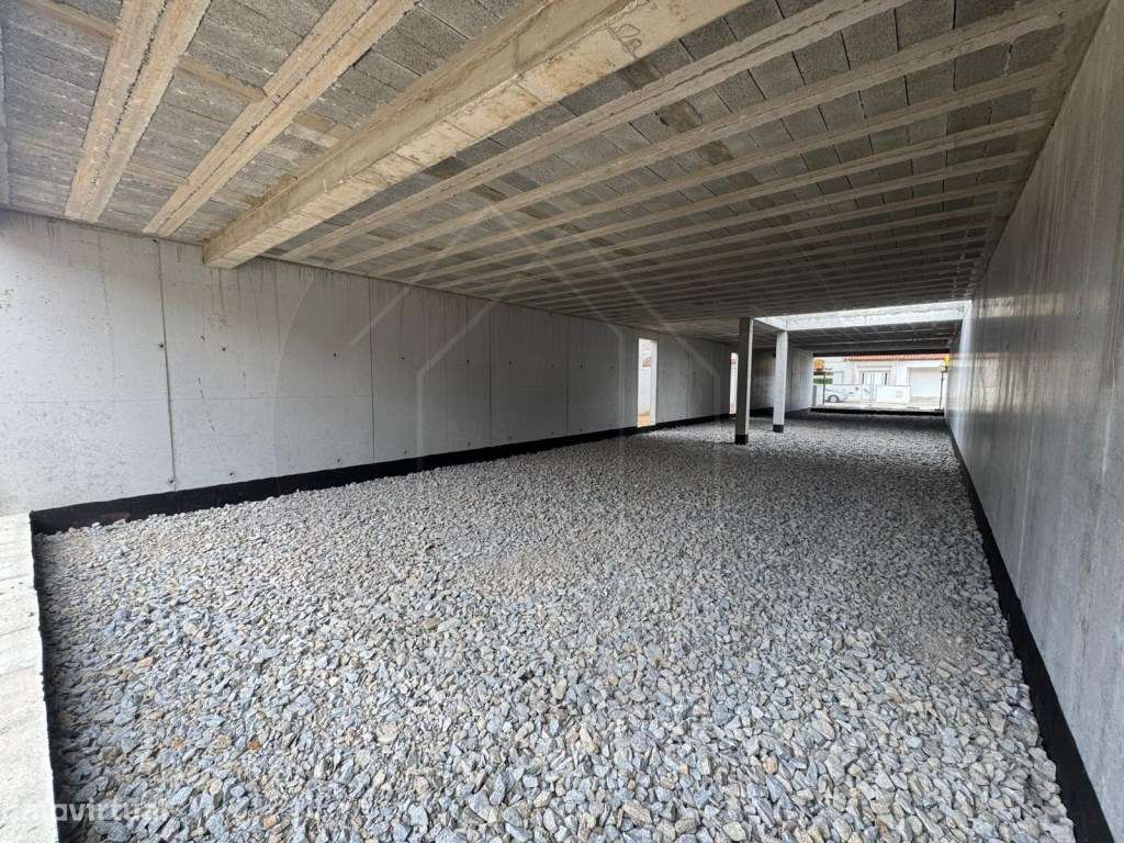Moradia T3 Térrea de Arquitetura Contemporânea com Jardim Privativo...-13