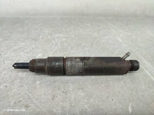 Injector Volkswagen Passat Variant (3B5) - 4