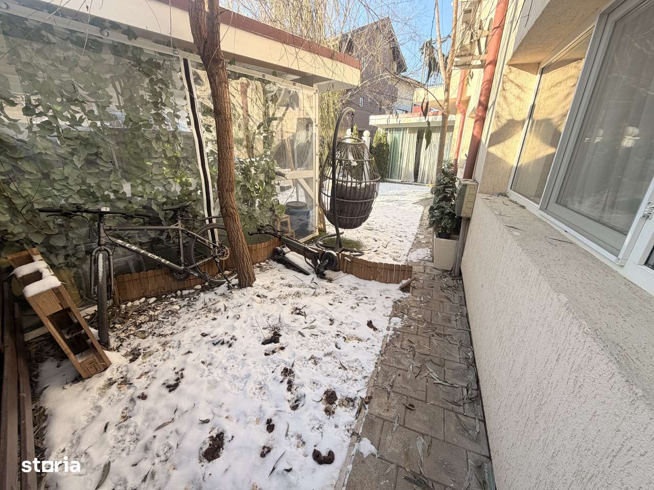 Casa deosebita P+1+M situata la doar 500m fata de metrou-3