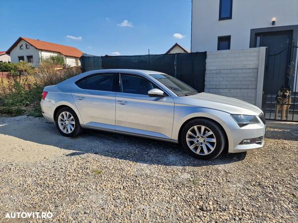 Skoda Superb 2.0 TDI DSG Ambition - 2