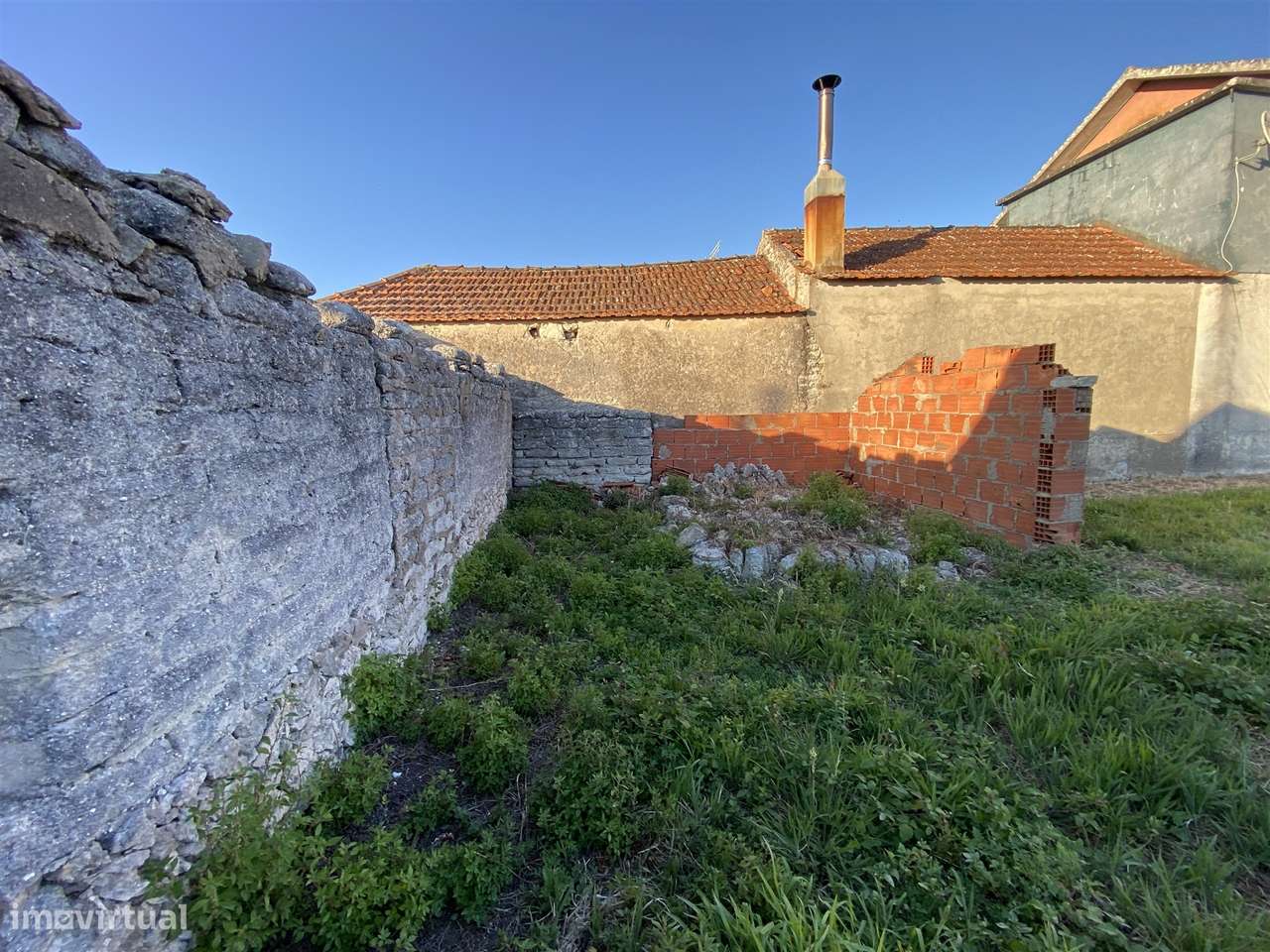 Moradia T1+1 p/ restaurar c/ terreno - Grande imagem: 5/26